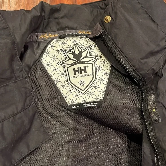 Black Helly Hansen ski jacket - Picture 7 of 8